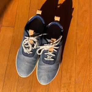 Toms sneakers